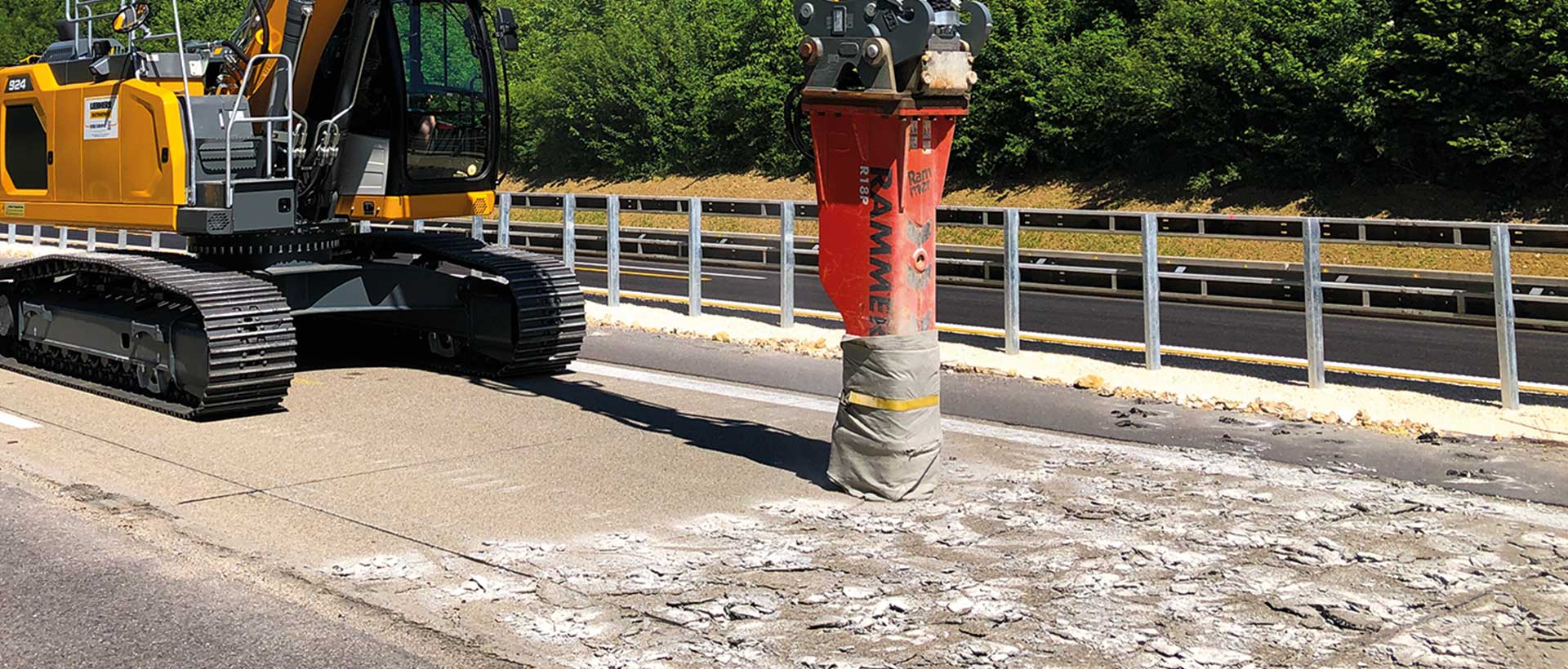 Rammer Performance Line R45 rockbreaker breaking concrete road
