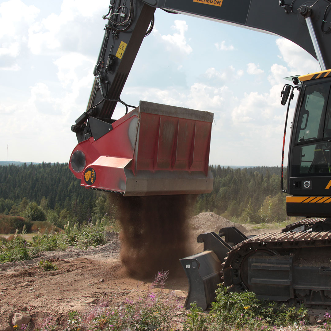 Revolutionizing Hydraulic Attachments with Vibration Screening Technology